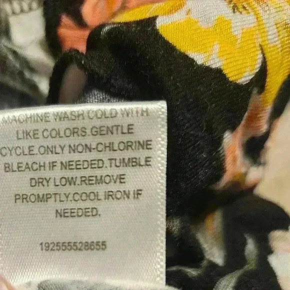 Love, Fire Juniors Black With Floral Design Dress Size Small - Picture 6 of 9